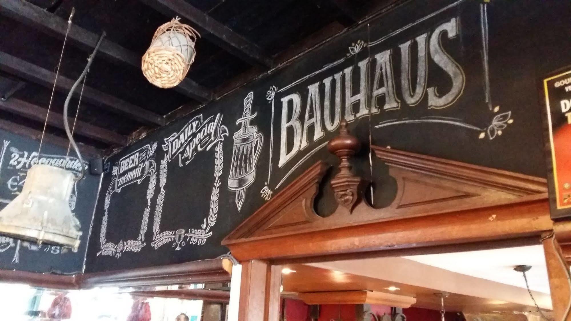 St Christopher'S Inn Hostel At The Bauhaus Brujas Exterior foto