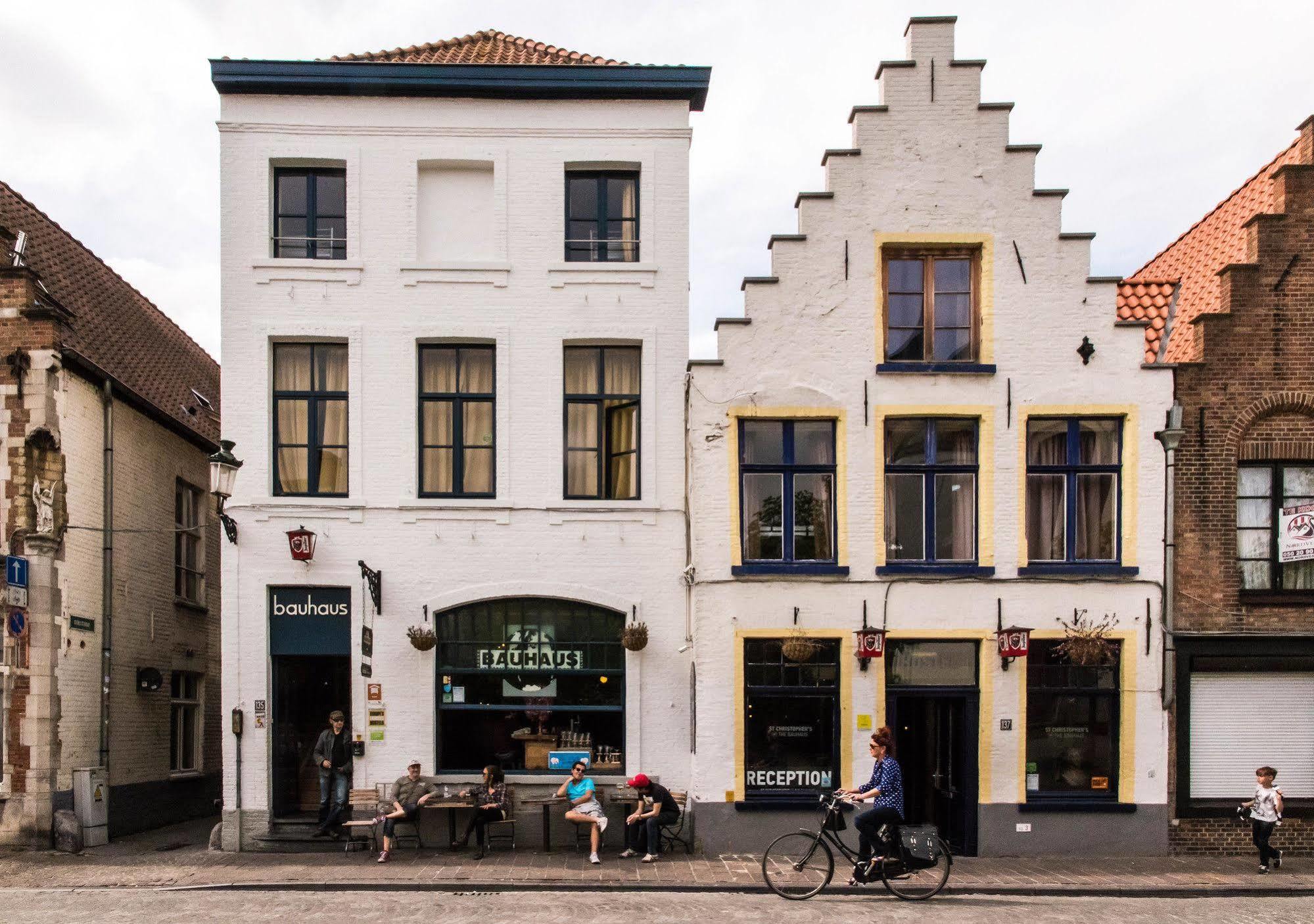St Christopher'S Inn Hostel At The Bauhaus Brujas Exterior foto